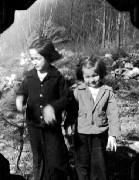 D071- Ruth and Ann Bennett